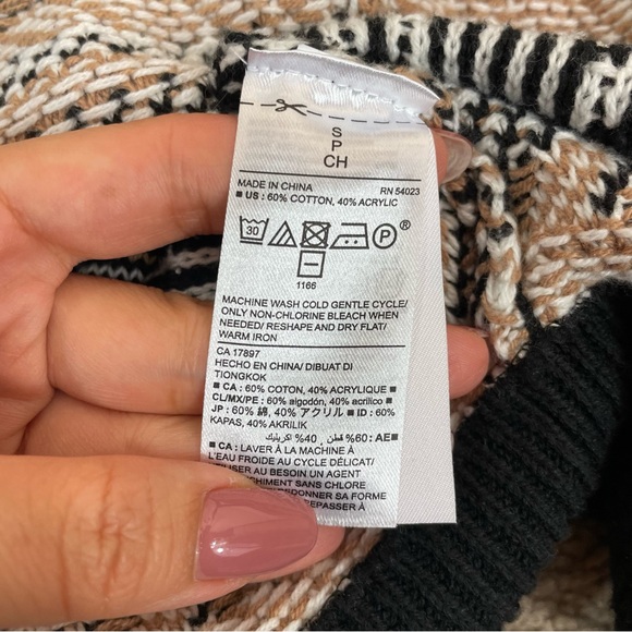 Old Navy Diamond Geo Jacquard Cardigan - Picture 6 of 8